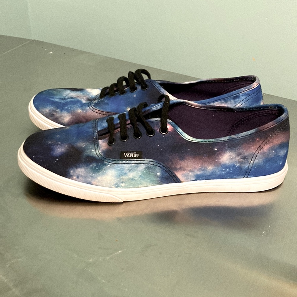 Galaxy Lace-up Low-top Vans Size 7.5 Men/9 Women